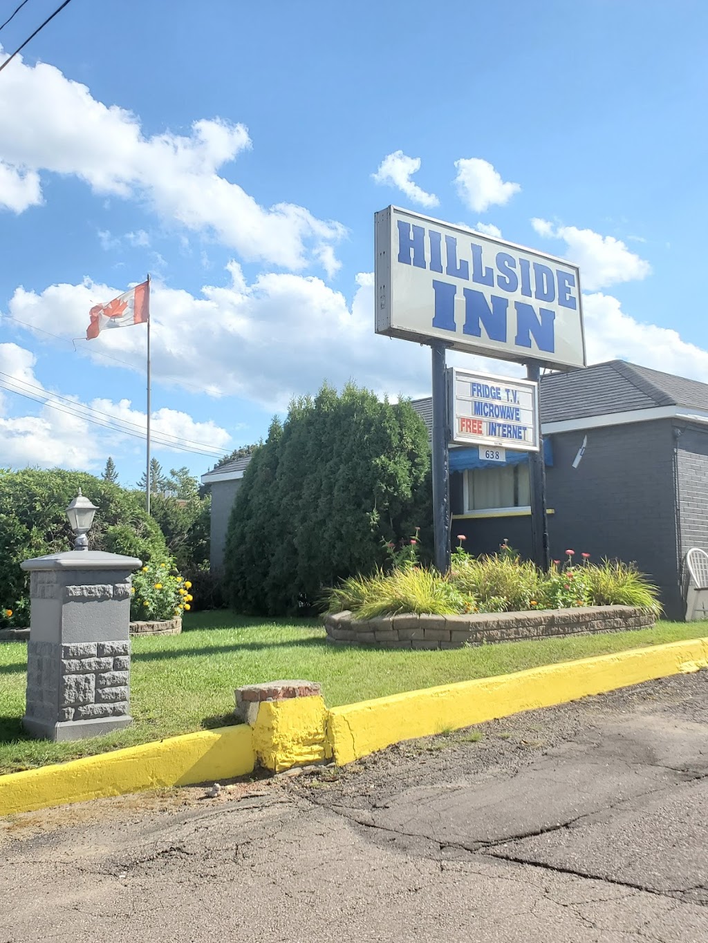 Hillside Inn | 638 Pembroke St E, Pembroke, ON K8A 3L9, Canada | Phone: (613) 732-3616