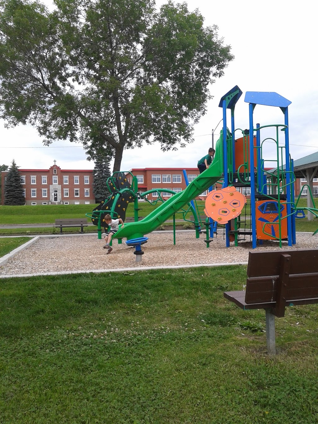 Parc Saint-Jérôme | 585 64e Rue E, Québec, QC G1H 1Y1, Canada | Phone: (418) 641-6290