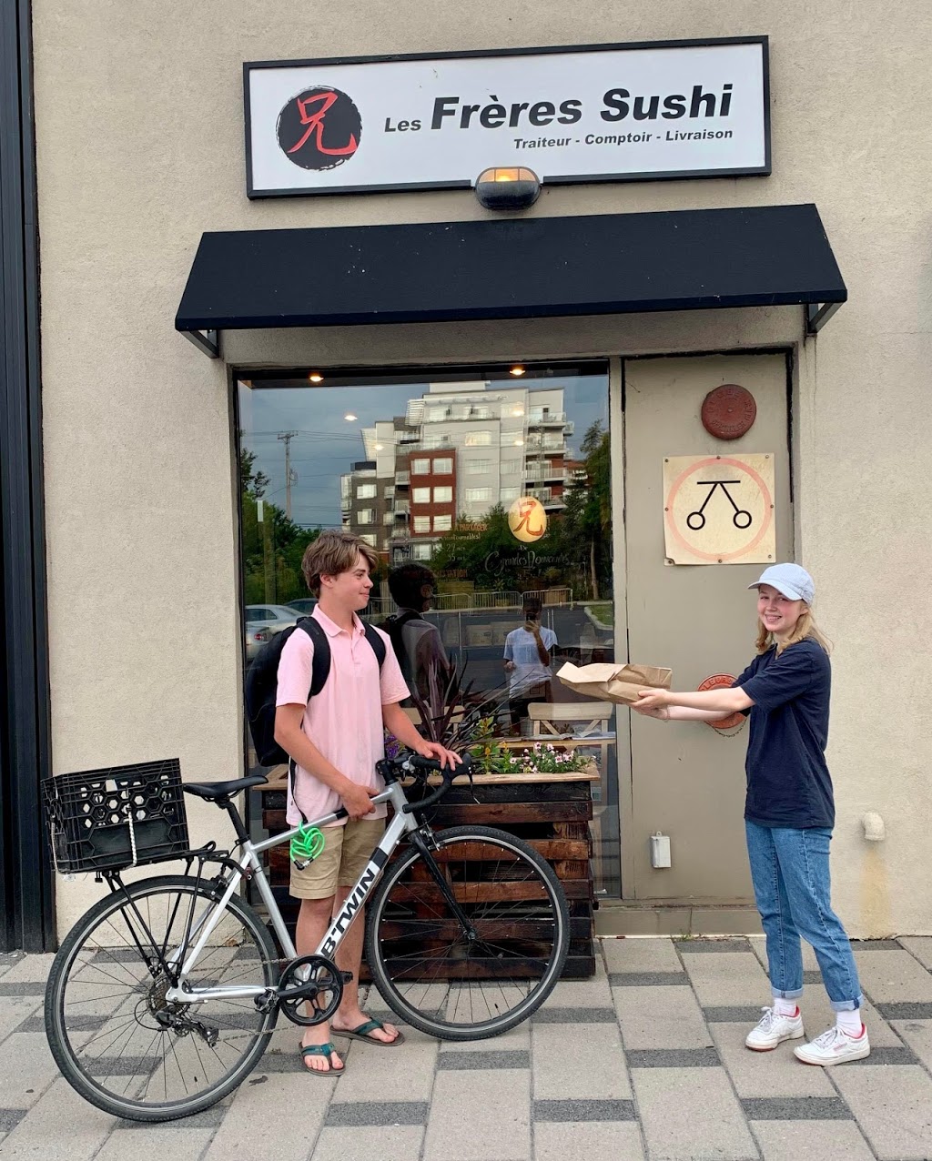 Les Frères Sushi | 680 Av Victoria, Saint-Lambert, QC J4P 3S1, Canada | Phone: (450) 210-0874