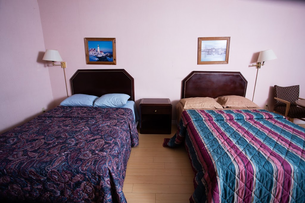 The Rockwell Resort | 7701 Lundys Ln, Niagara Falls, ON L2H 1H3, Canada | Phone: (905) 356-4646