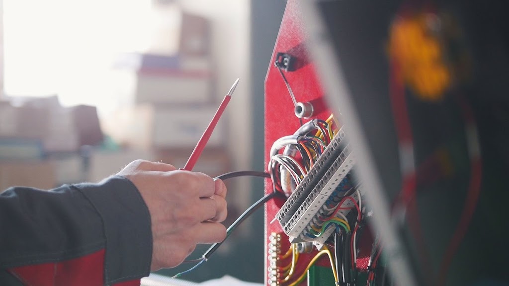 Les Entreprises dÉlectricité Lavoie et Drolet | 570 Bd du Saguenay O, Chicoutimi, QC G7J 1H4, Canada | Phone: (418) 545-1632