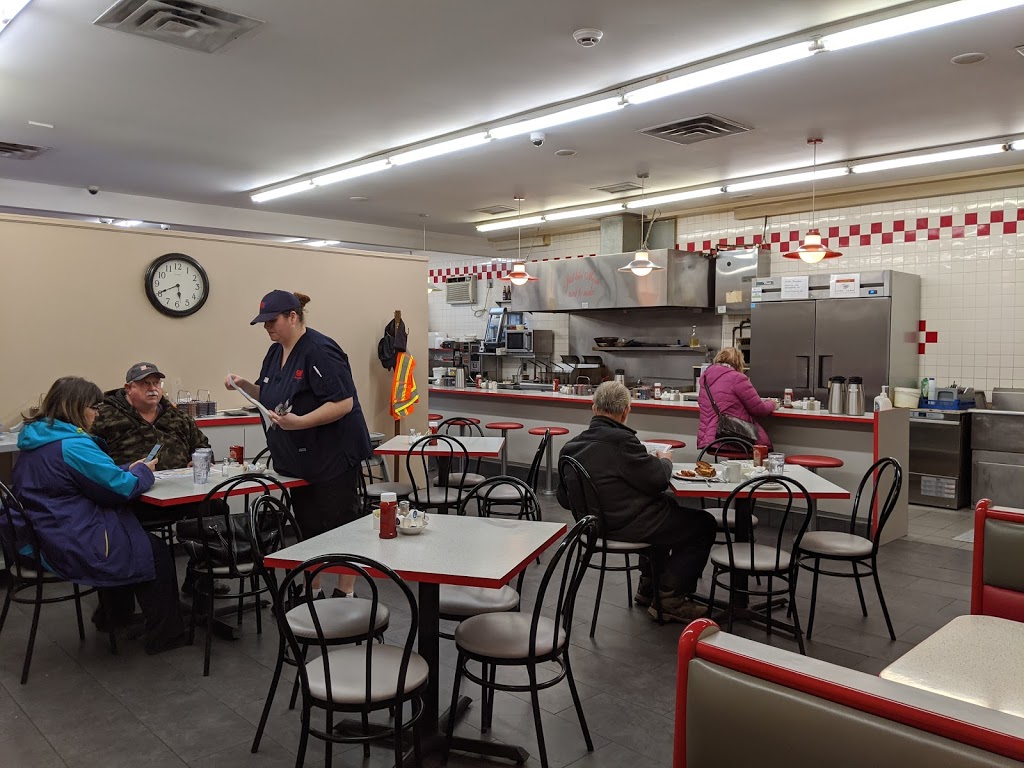 Jerrys diner | 2 North St, Bridgewater, NS B4V 2T1, Canada | Phone: (902) 543-6323