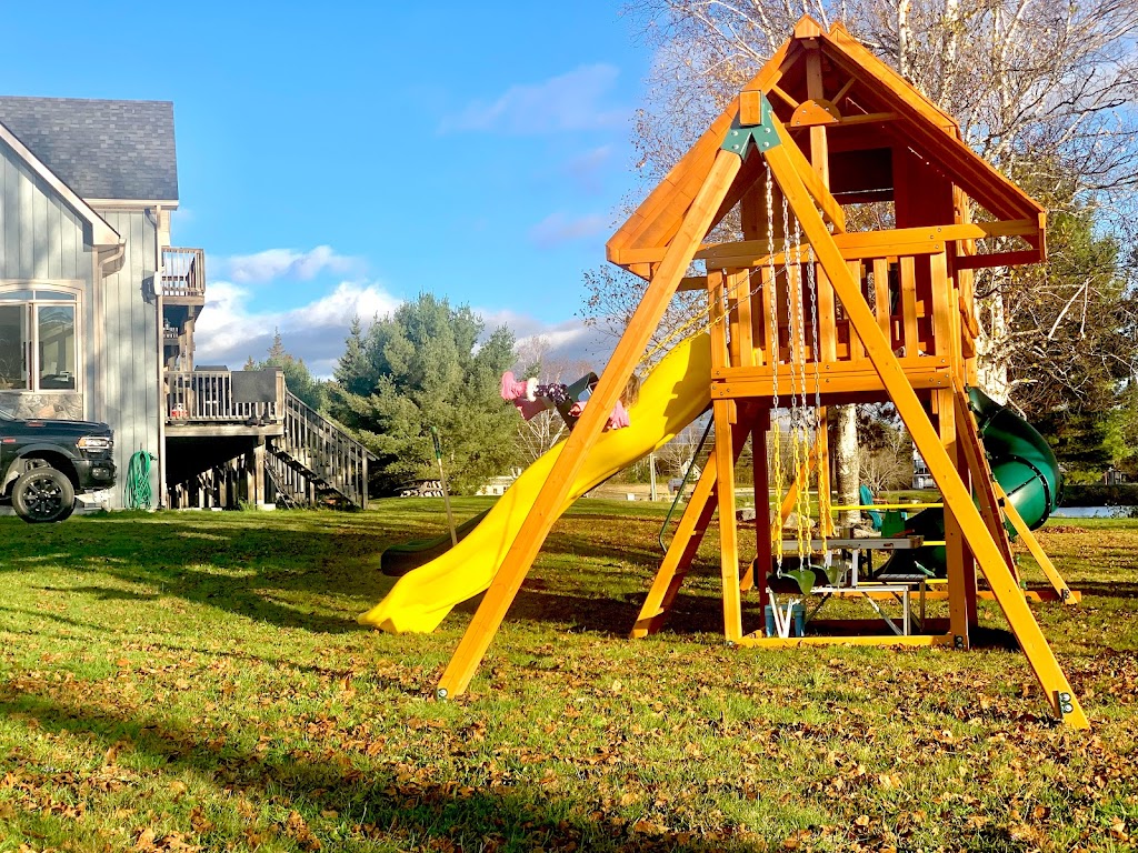 Scarlett Point Retreat - Almaguin Highlands Retreat Resort | 61 Main St, Kearney, ON P0A 1M0, Canada | Phone: (647) 880-3186