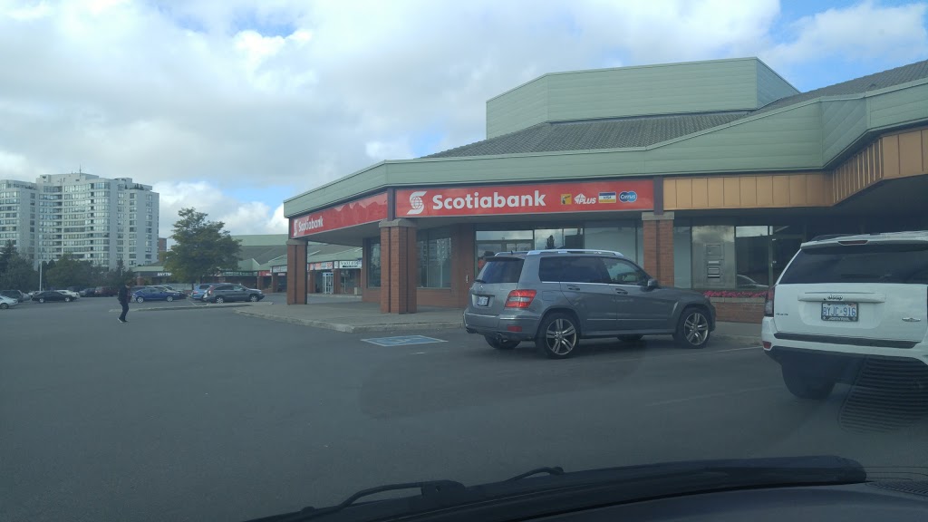 Scotiabank | 7700 Bathurst St, Thornhill, ON L4J 7Y3, Canada | Phone: (905) 731-8009