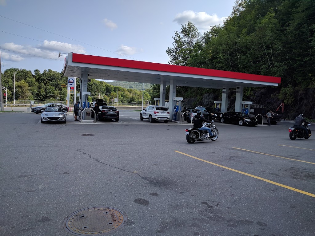 Esso | 258 Rue Valiquette, Sainte-Adèle, QC J8B 2M1, Canada | Phone: (450) 229-2023
