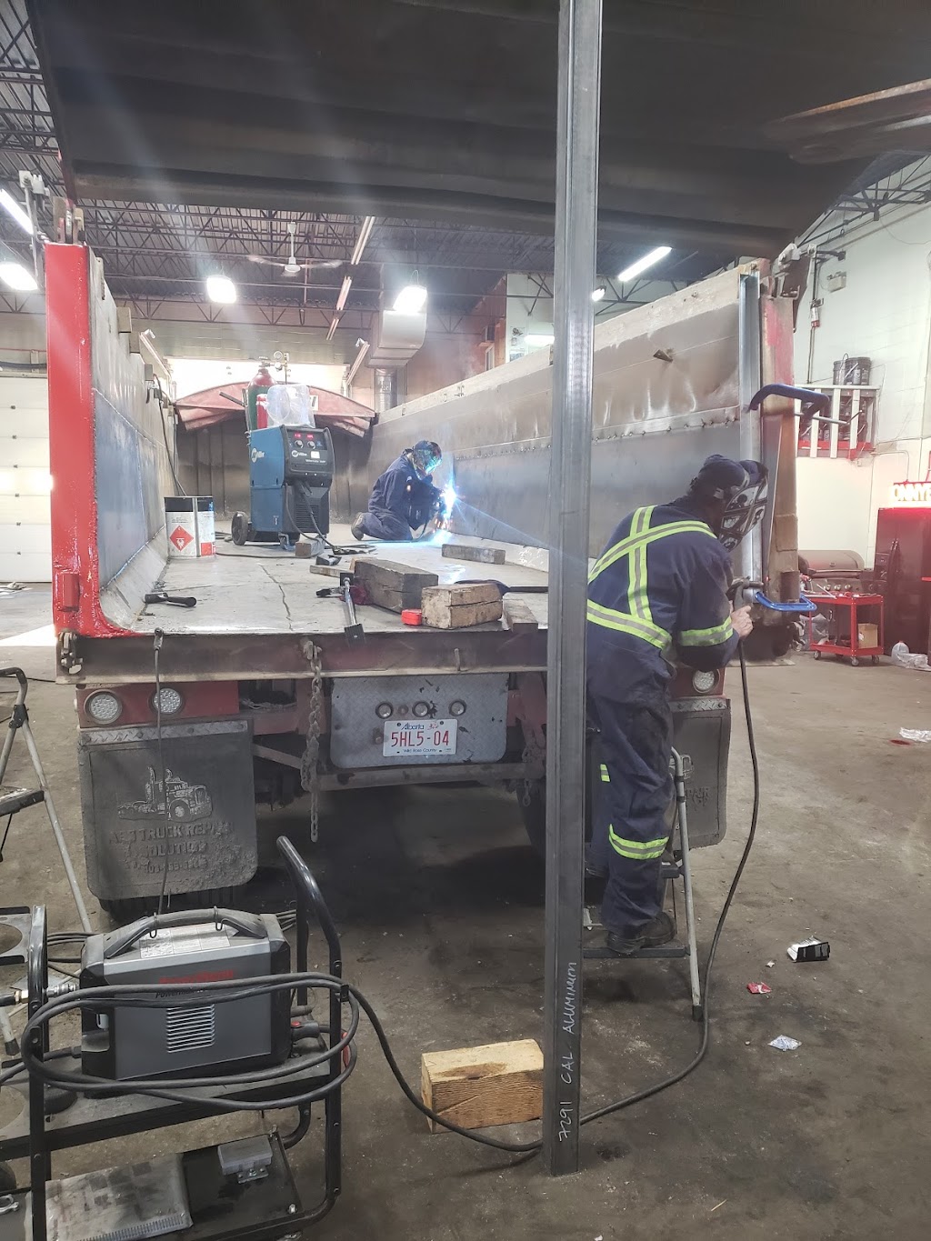 BonnyBrook Truck & Trailer Inc | 3812 16 St SE, Calgary, AB T2G 3R7, Canada | Phone: (403) 606-3915