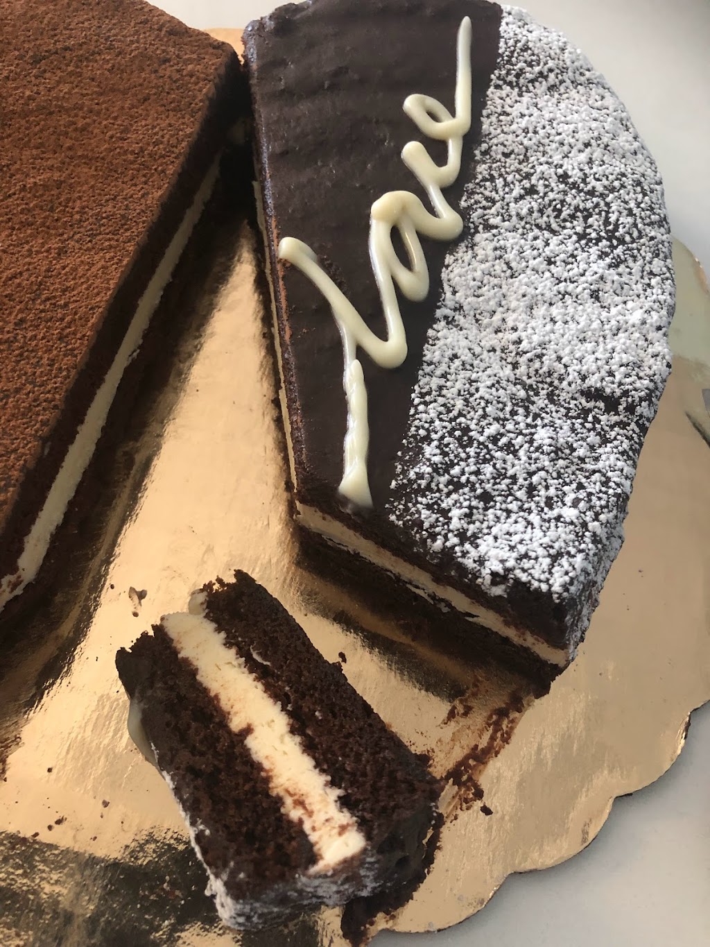Hawt Diggaty Cakes | 2417 30 St SW, Calgary, AB T3E 2L9, Canada | Phone: (403) 741-2359