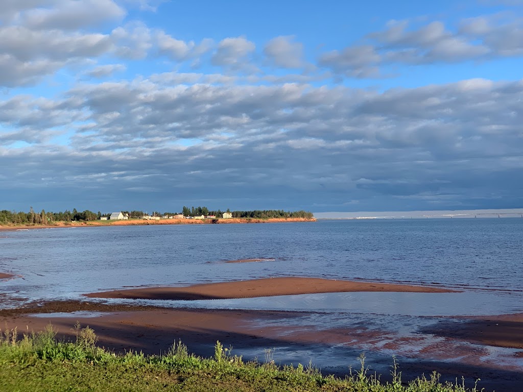 Breakwater Beach House | 7 Breakwater Rd, New Glasgow, PE C0A 1N0, Canada | Phone: (613) 983-8398