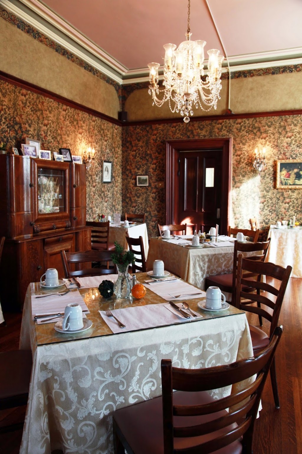 Perth Manor Boutique Hotel | 23 Drummond St W, Perth, ON K7H 2J6, Canada | Phone: (613) 264-0050