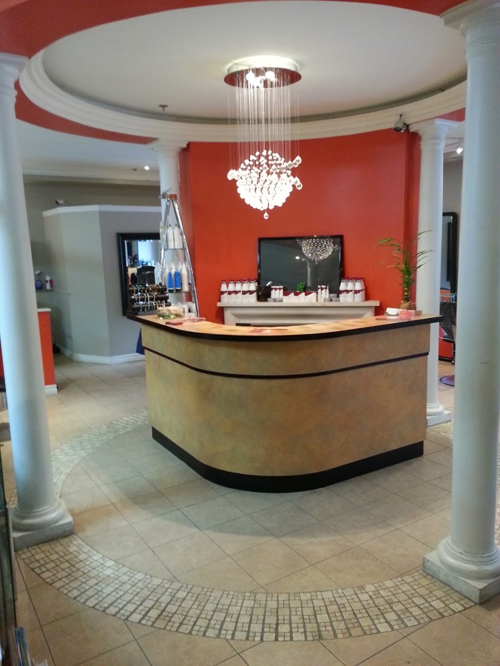Saras Hairline | 4841 Leslie St, North York, ON M2J 2K8, Canada | Phone: (416) 493-2331