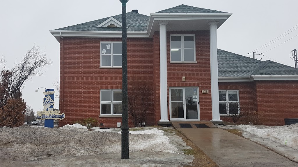 CPE La Mere Schtroumph | 235 Bd Monchamp, Saint-Constant, QC J5A 2R6, Canada | Phone: (450) 635-3739