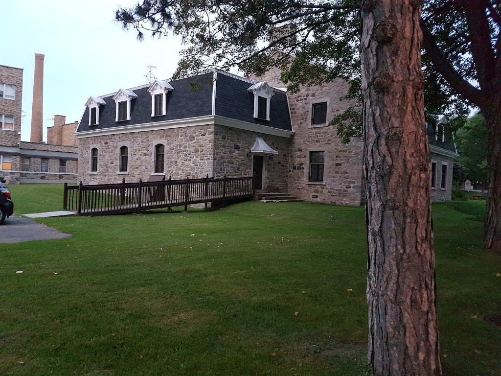 Manoir DYouville | 498 Boulevard DYouville, Châteauguay, QC J6J 5T9, Canada | Phone: (450) 692-8291