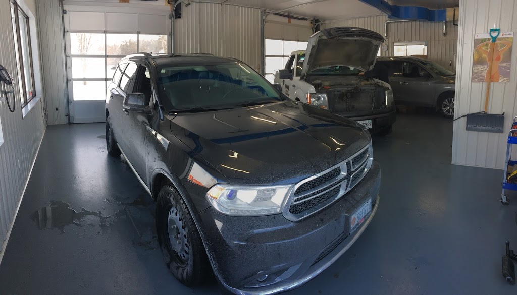 AKERS AUTO GLASS-LINDSAY | 664 Monarch Rd, Lindsay, ON K9V 4R8, Canada | Phone: (705) 324-9554