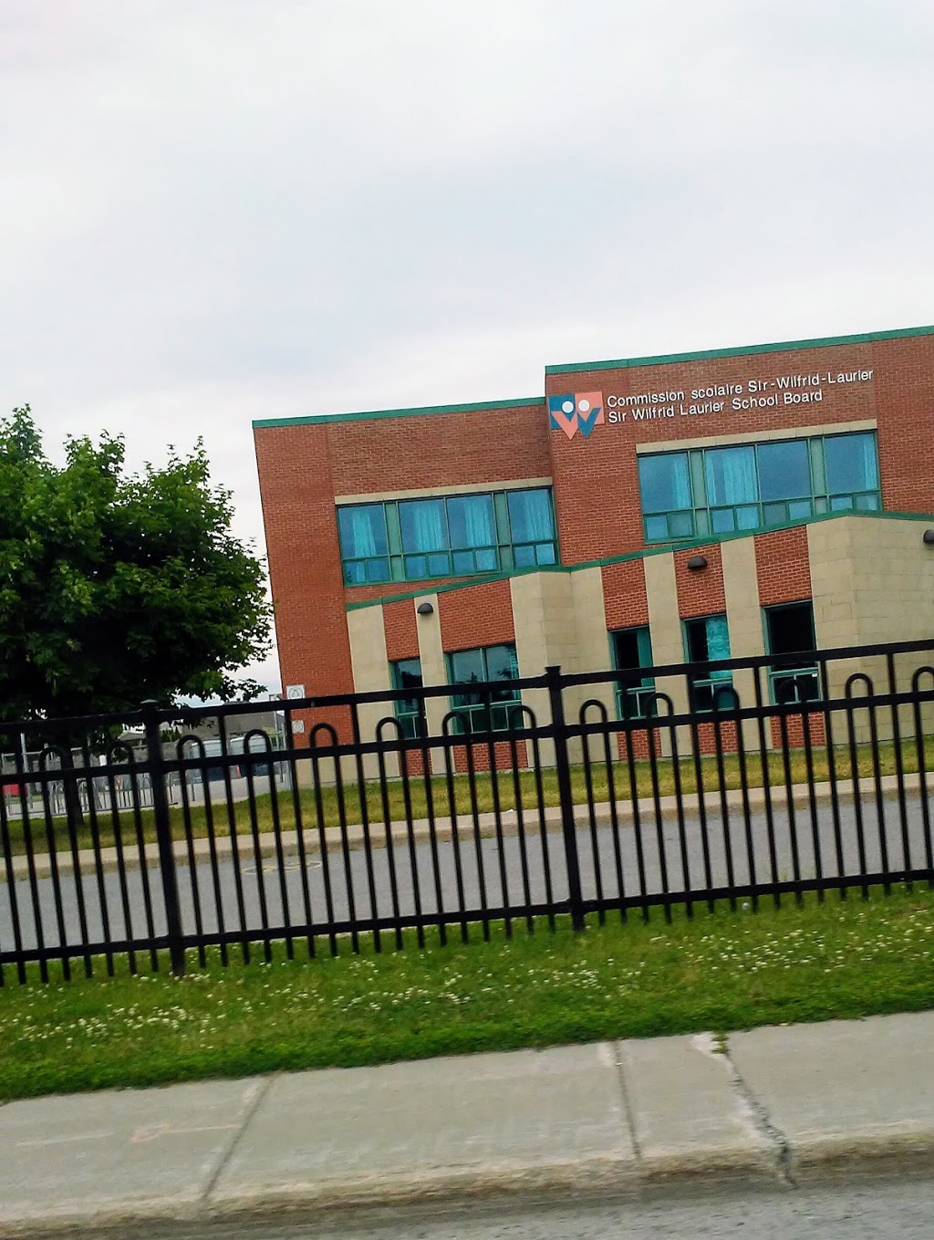 Franklin Hill Elementary School | 1111 Boulevard Basile-Routhier, Repentigny, QC J5Y 4C5, Canada | Phone: (450) 470-0755