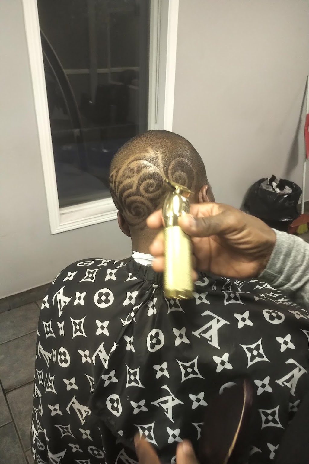 Frontline Unisex Hair Design | 53 Young St, Hamilton, ON L8N 1V1, Canada | Phone: (905) 527-1886