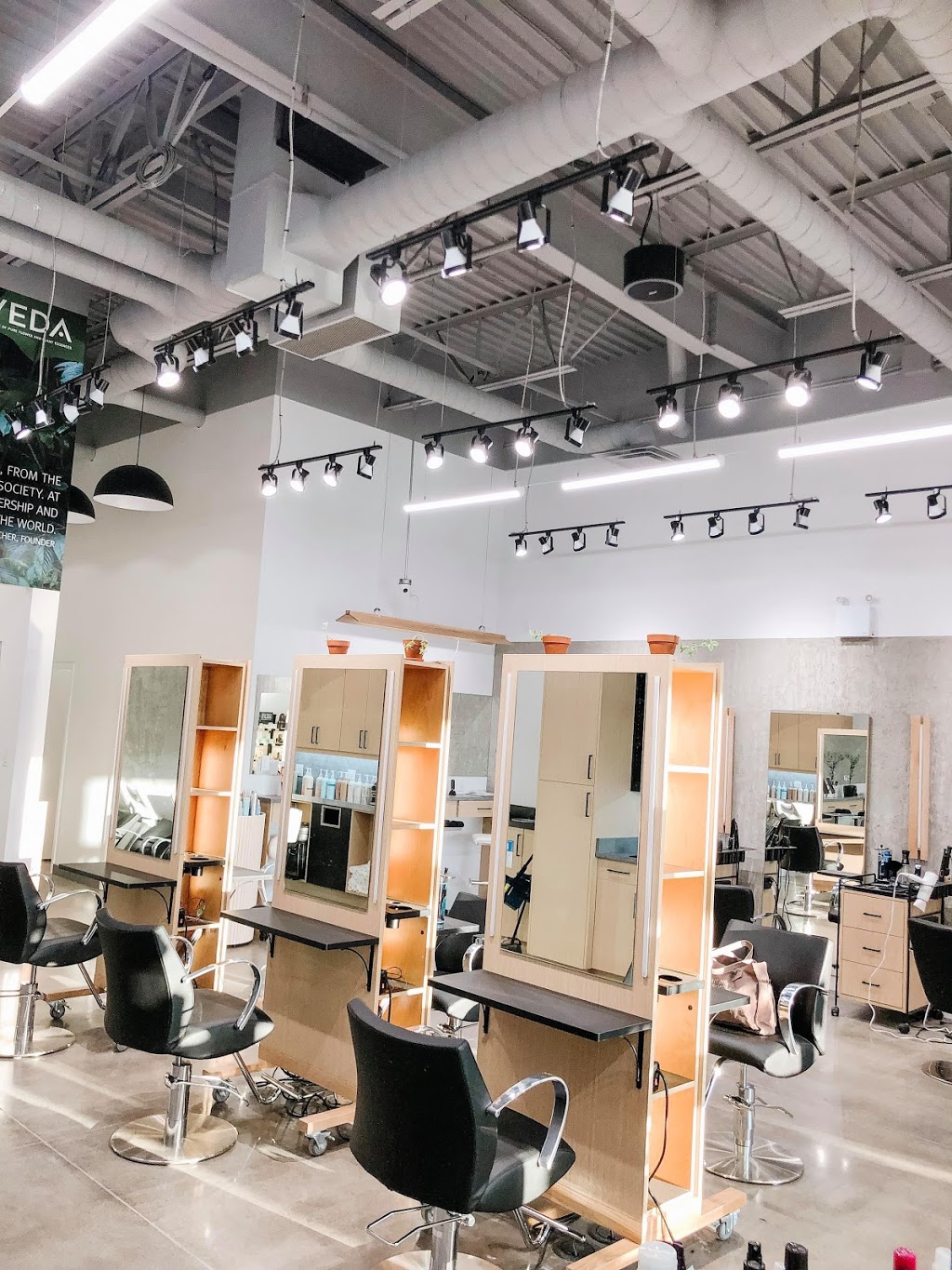 Daniel Christopher Salon | Aurora East | 2082 Aurora Blvd, Regina, SK S4V 3T7, Canada | Phone: (306) 525-4141