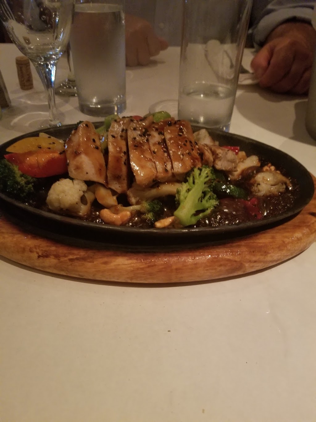 Akita | 6985 Rue Jarry E, Saint-Léonard, QC H1P 3B5, Canada | Phone: (514) 324-3535