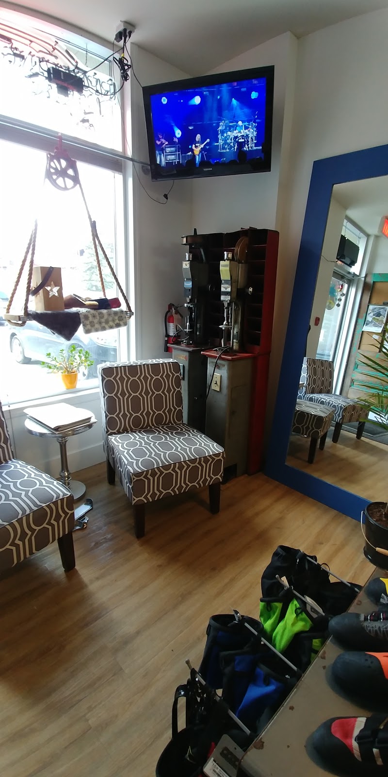 Kumpfy Shoes & Repair | 306 Bow Valley Trail #117a, Canmore, AB T1W 0N2, Canada | Phone: (403) 609-2292