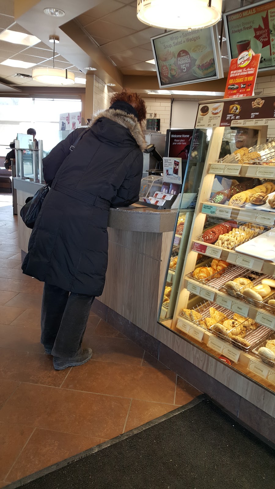 Tim Hortons | 2500 Main St North, Winnipeg, MB R2V 4T6, Canada | Phone: (204) 334-3126