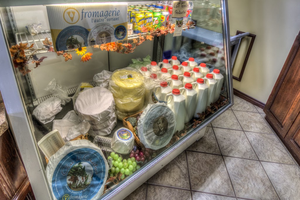 Fromagerie LAutre Versant | 901 3e Rang, Hébertville, QC G8N 1M6, Canada | Phone: (418) 344-1975
