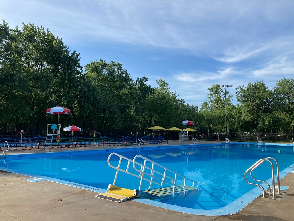 Parc Sir-Wilfrid-Laurier swimming pool | 5200 Rue de Brébeuf, Montréal, QC H2J 3L8, Canada | Phone: (514) 872-4050