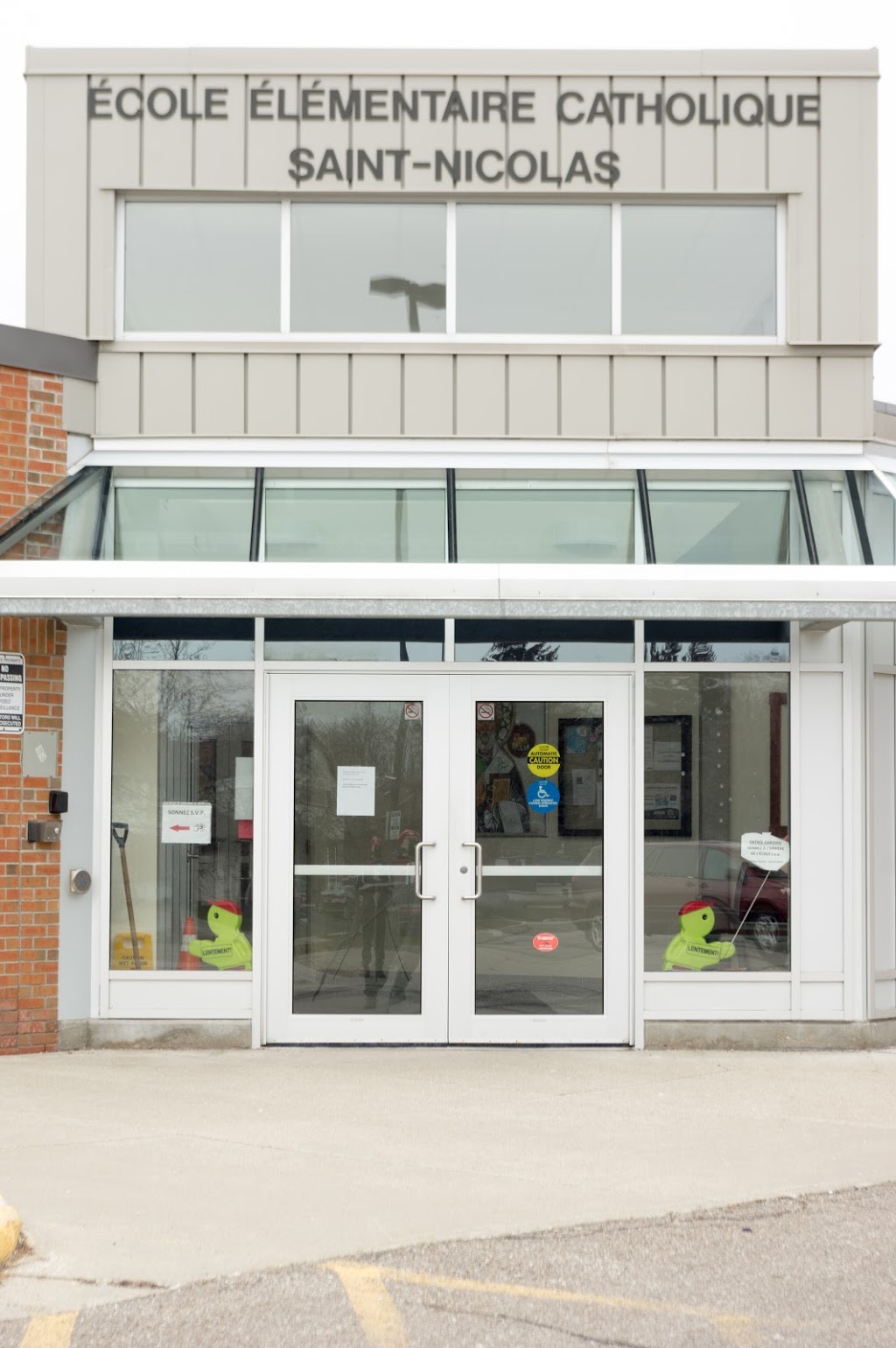 Elementary School Catholic Saint-Nicolas | 720 Woodward Ave, Milton, ON L9T 4A3, Canada | Phone: (905) 864-3025