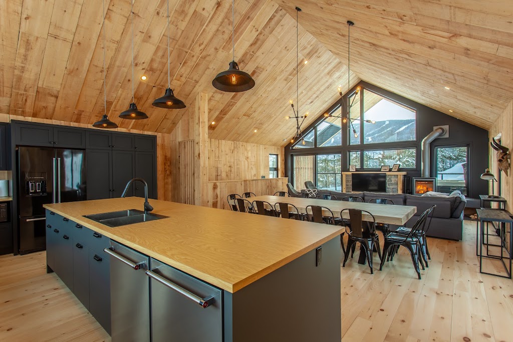 Villa Habitations | 145 Rue de la Tourbe, Saint-Ferréol-les-Neiges, QC G0A 3R0, Canada | Phone: (418) 670-6645