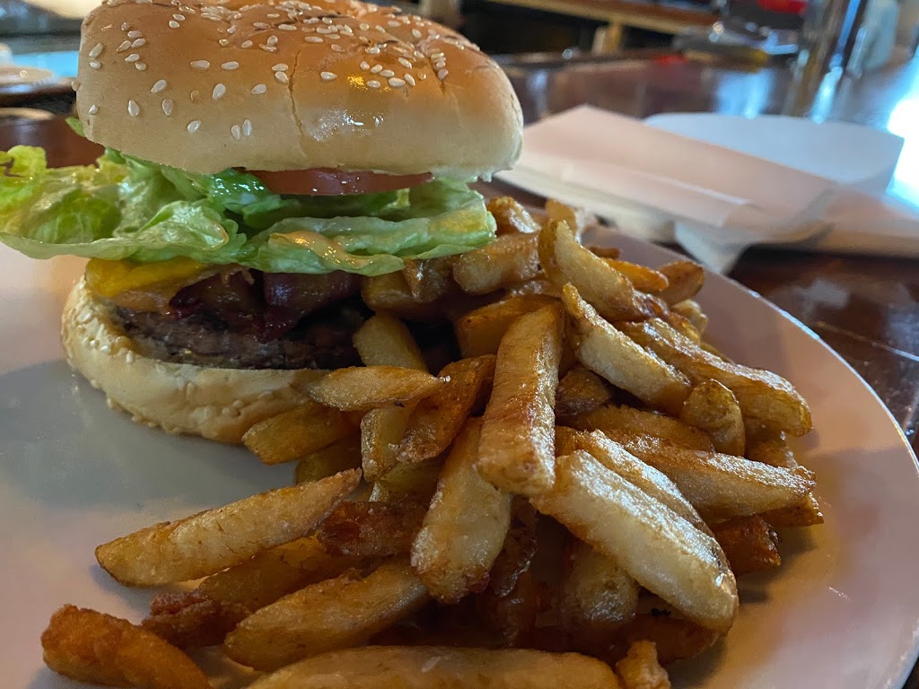 Tipsy Beaver Bar & Grill | 3420 Rebecca St, Oakville, ON L6K 6W2, Canada | Phone: (905) 825-8466