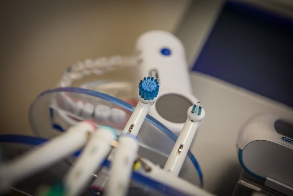 Frances Ross Dentist | 790 Bay St, Toronto, ON M5G 1N8, Canada | Phone: (416) 924-0437