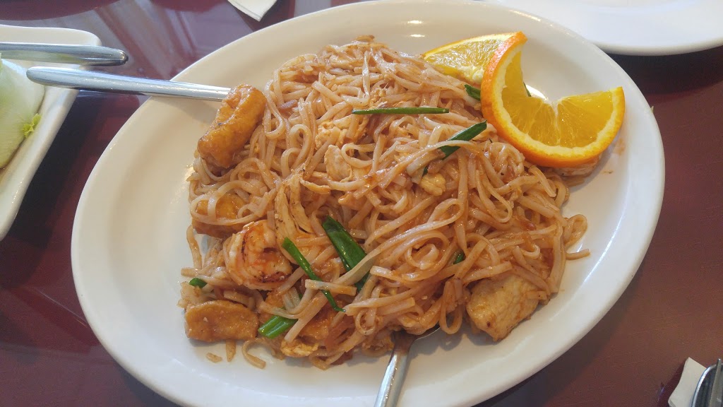Chiang Rai Thai Cuisine | 120 Fifth Ave, Cochrane, AB T4C 0A4, Canada | Phone: (403) 851-0239