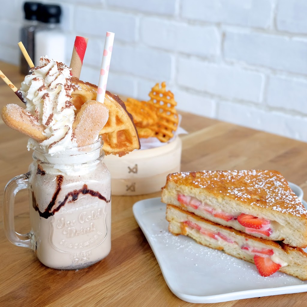 Off the Grid Waffle Cafe | 5943 Fraser St, Vancouver, BC V5W 2Z6, Canada | Phone: (604) 326-0708