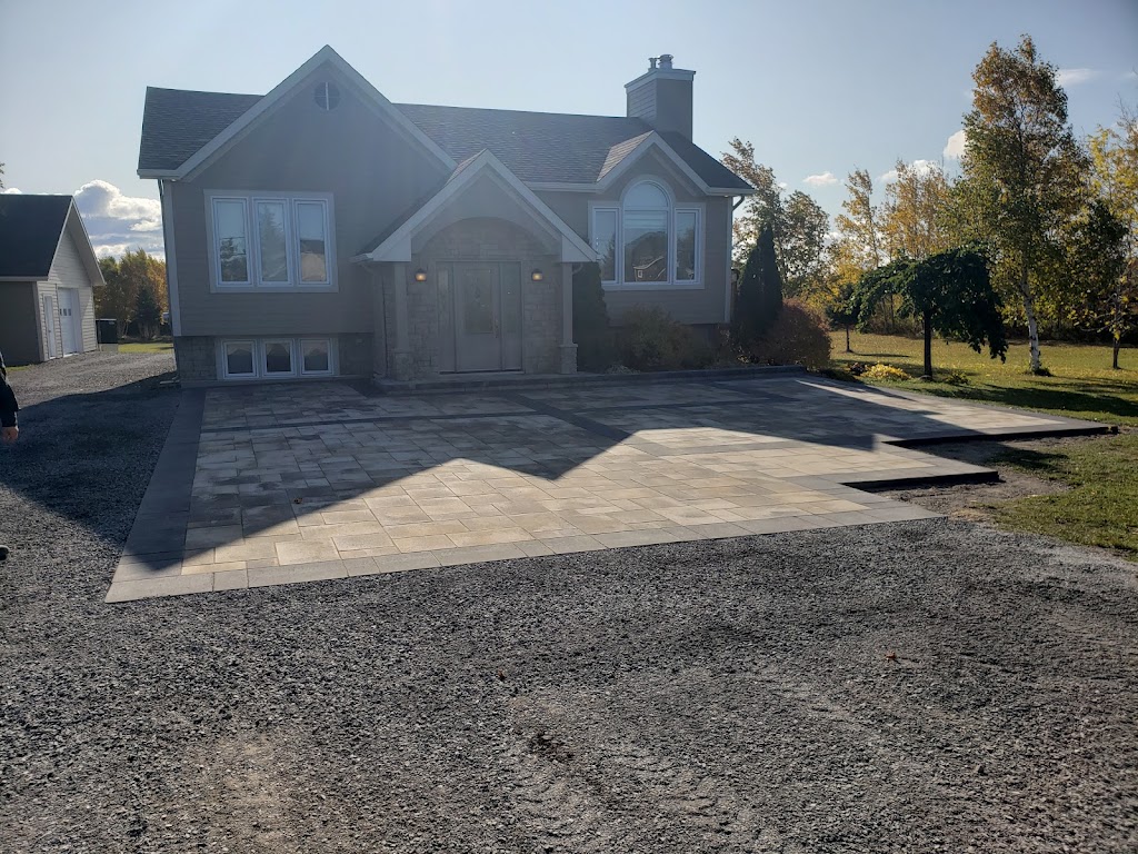 Les Serres Bernier Inc | 221 QC-132, Saint-Simon-de-Rimouski, QC G0L 4C0, Canada | Phone: (418) 738-2283