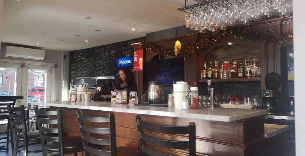 Burger Town | 445 Chemin Bord-du-Lac, Dorval, QC H9S 2A7, Canada | Phone: (514) 631-5757