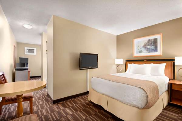 Days Inn by Wyndham Nanaimo | 809 Island Hwy, Nanaimo, BC V9R 5K1, Canada | Phone: (250) 980-3925