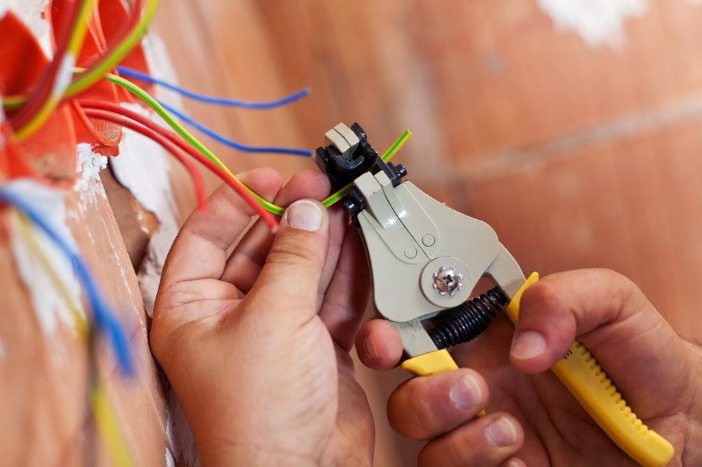 Akam Electric Ltd - Electrician Surrey, Residential & Commercial | 13824 Falkirk Dr, Surrey, BC V3V 6M2, Canada | Phone: (778) 999-7035