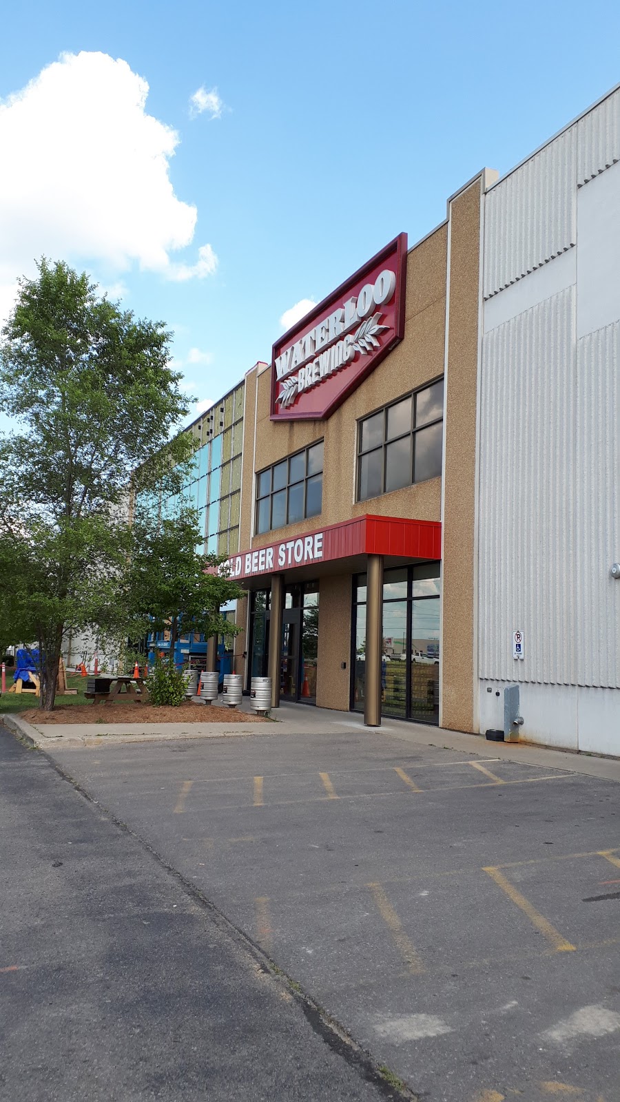 Waterloo Brewing Beer Store | 400 Bingemans Centre Dr, Kitchener, ON N2B 3X9, Canada | Phone: (519) 742-2732