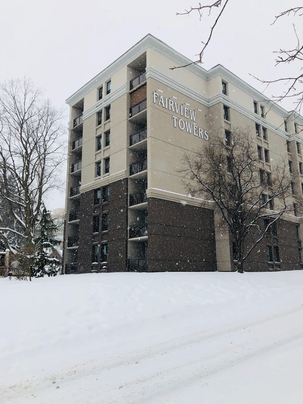 Fairview Towers | 3189 King St E, Kitchener, ON N2A 1B2, Canada | Phone: (519) 893-3570