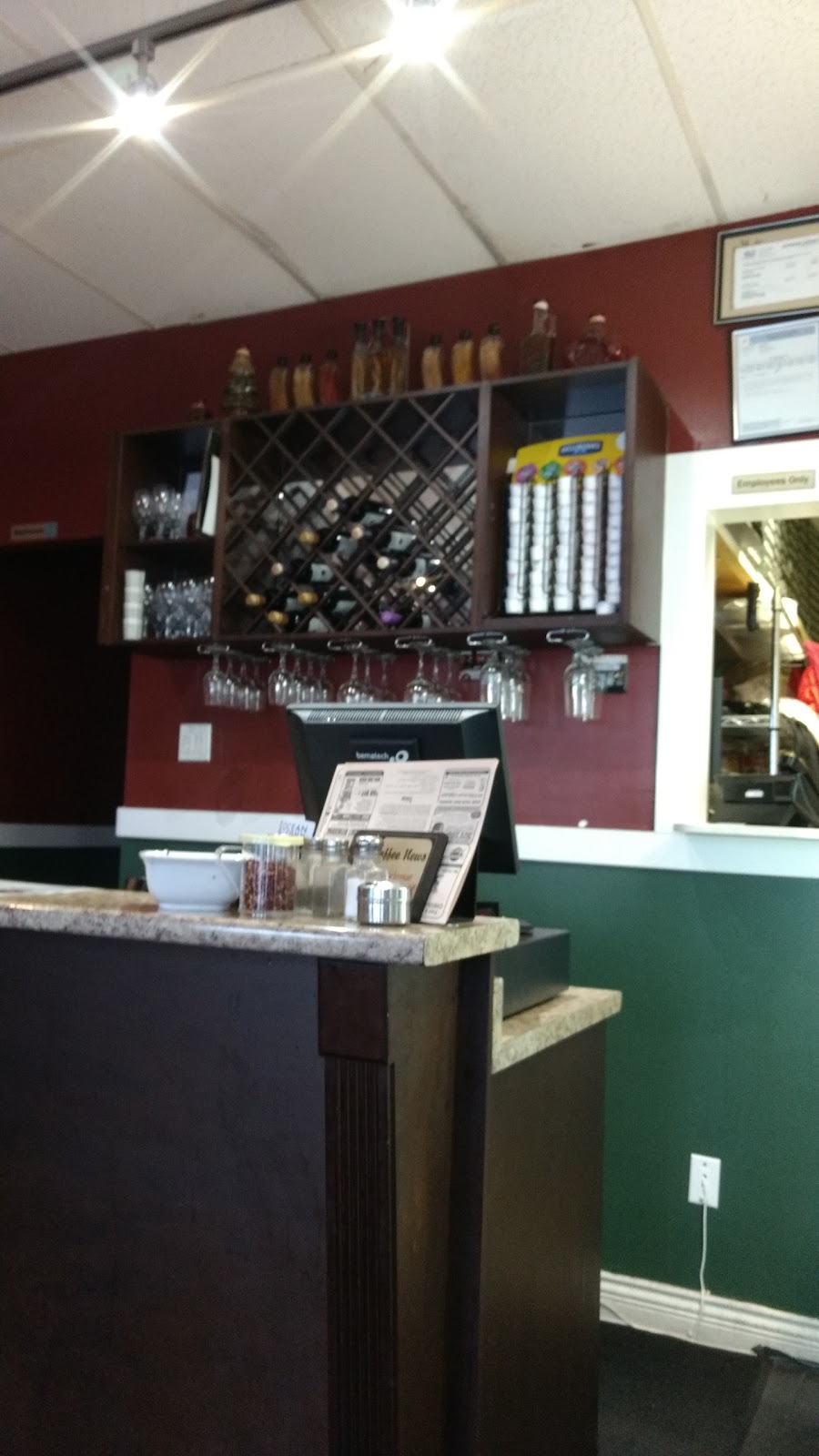 Uptown Pizza | 15148 North Bluff Rd, White Rock, BC V4B 3E5, Canada | Phone: (604) 385-4455