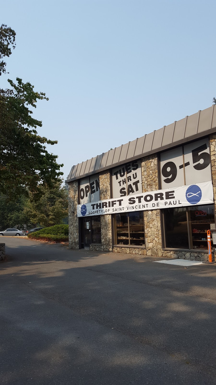 St Vincent de Paul Thrift Store | 6761 Kirkpatrick Crescent, Saanichton, BC V8M 1Z8, Canada