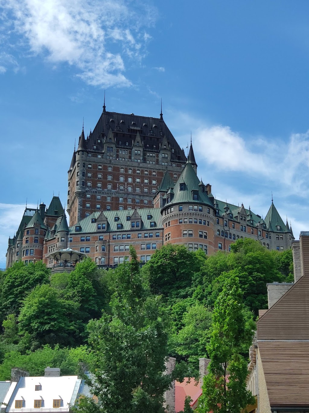Place Champlain | 25 Rue du Marché-Champlain, Québec, QC G1K 4H2, Canada | Phone: (418) 692-4242