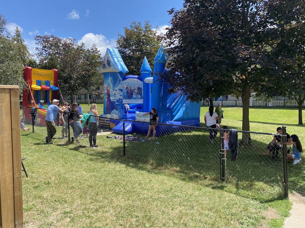 Aeroinflatables Bouncy Castles | 10 Furbacher Ln #4, Aurora, ON L4G 6W1, Canada | Phone: (416) 371-7532