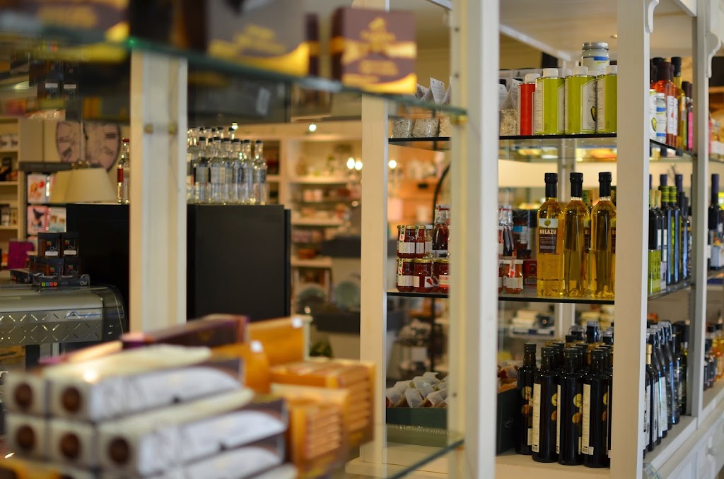 Le St-Amour Épicerie Urbaine | 764 Rue de St Jovite, Mont-Tremblant, QC J8E 3E9, Canada | Phone: (819) 717-3183