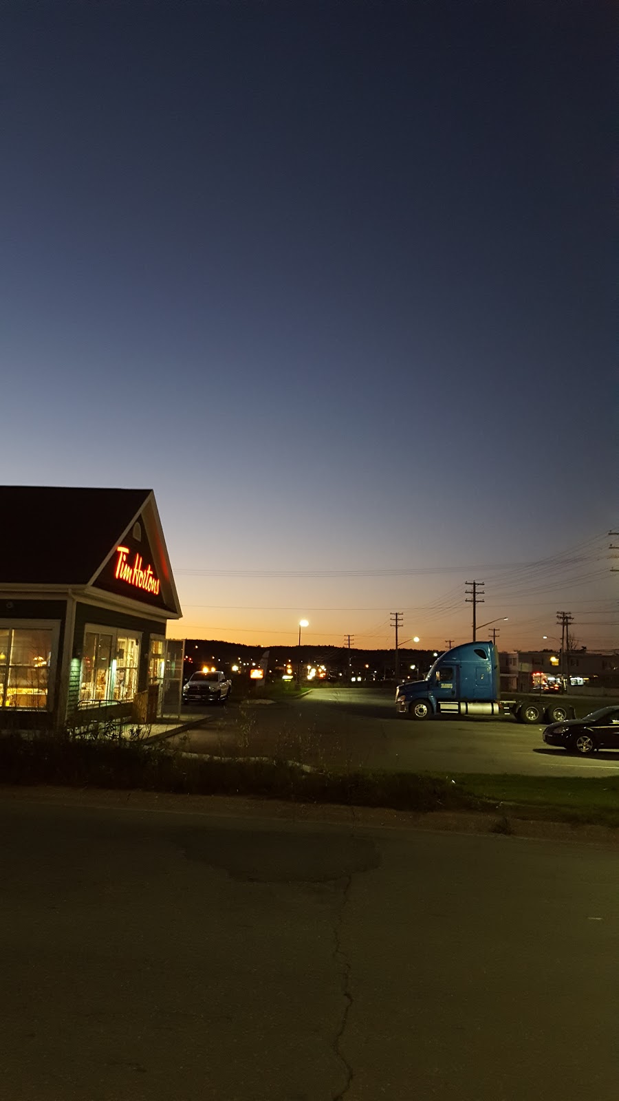 Tim Hortons | 222 Bayside Dr, Saint John, NB E2J 5C1, Canada | Phone: (506) 633-7705
