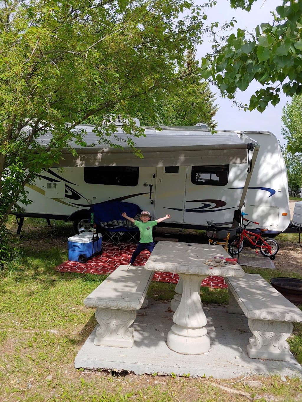 8 Flags Campground | 324 Railway St, Milk River, AB T0K 1M0, Canada | Phone: (403) 647-4282