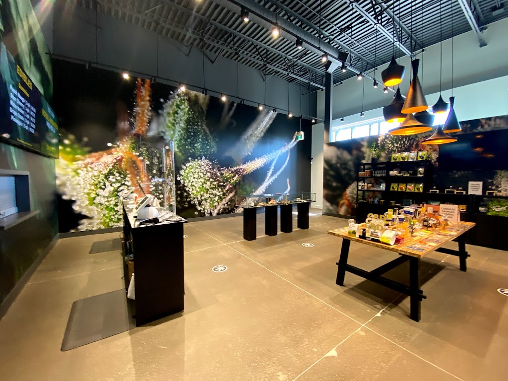 Calyx + Trichomes Cannabis | 1105 Midland Ave Unit 4, Kingston, ON K7P 2X8, Canada | Phone: (613) 634-8458