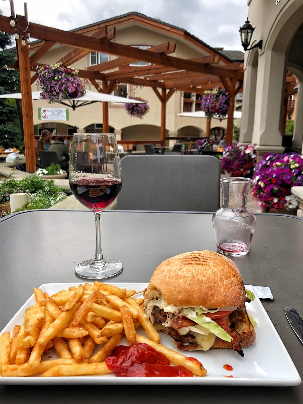 Morriseys Public House | 3240 Village Way, Sun Peaks, BC V0E 5N0, Canada | Phone: (250) 578-6062