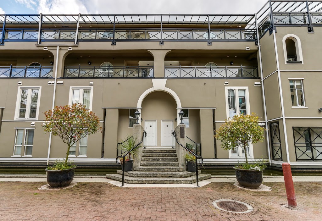 Dogwood Realty | 930 8th St, New Westminster, BC V3M 3T3, Canada | Phone: (604) 841-7171