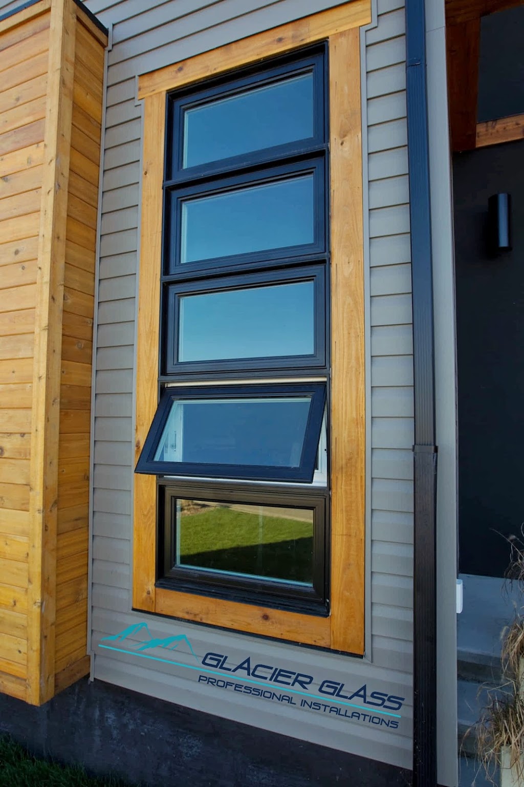 Glacier Glass Service Ltd | 410 Quebec St, Regina, SK S4R 1K7, Canada | Phone: (306) 545-3990