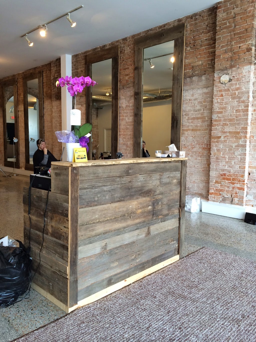 Bijoux Salon and Spa | 145 Simcoe St, Tillsonburg, ON N4G 2J4, Canada | Phone: (519) 409-4772