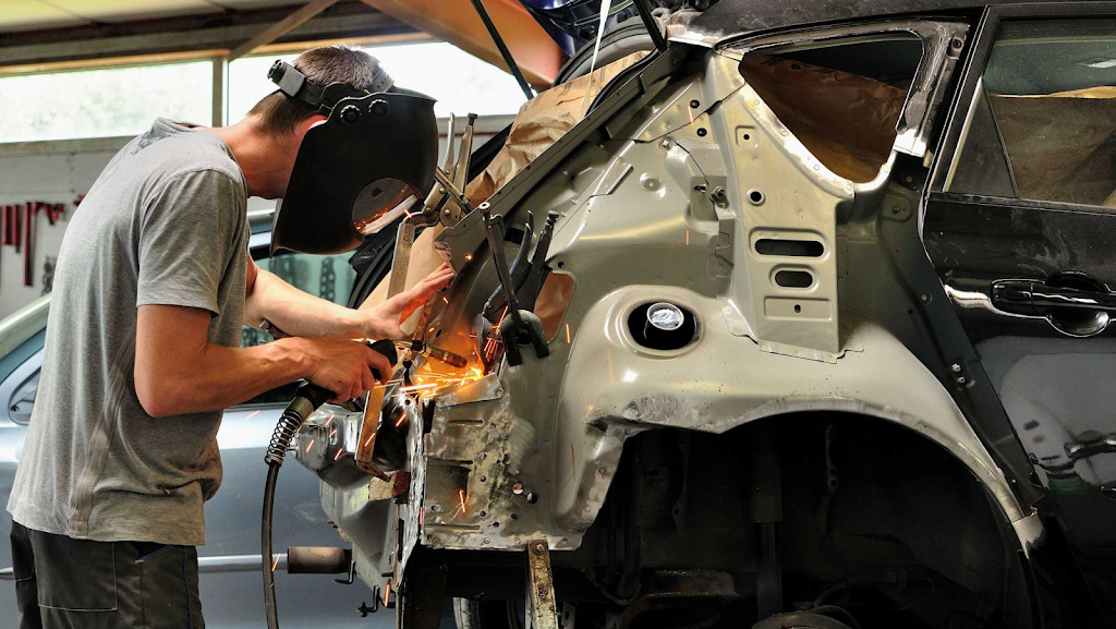ALPHA COLLISION INC | 11124 36 St NE, Calgary, AB T3N 1L3, Canada | Phone: (403) 922-6357